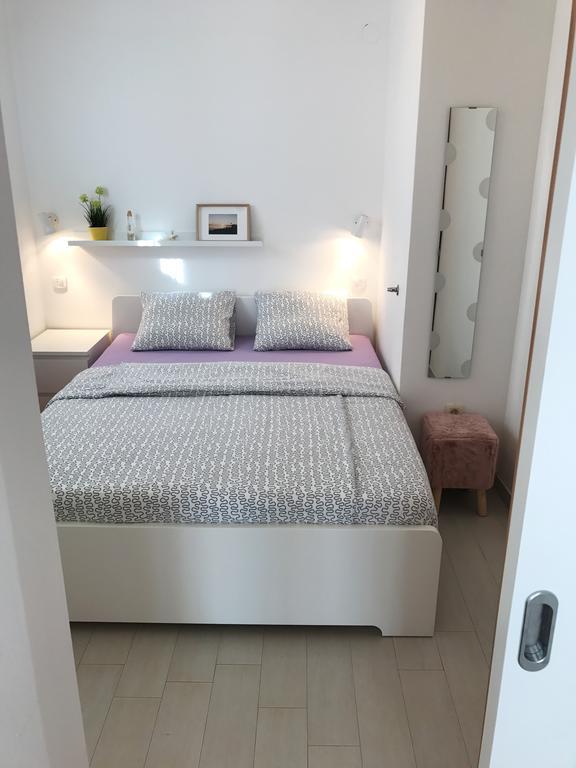 Apartment Puntica ペトルチャネ エクステリア 写真